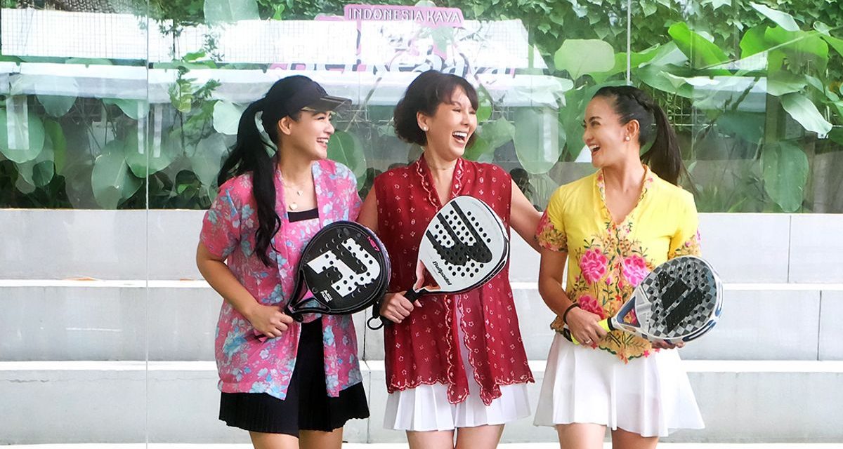 Gaya Baru: Aktif Berolahraga Lewat Padel Berkebaya