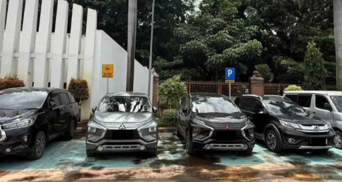 Bongkar Korupsi Importasi, KPK Ambil 5 Mobil Di Kantor Bea Cukai