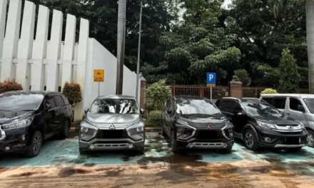 Bongkar Korupsi Importasi, KPK Ambil 5 Mobil Di Kantor Bea Cukai