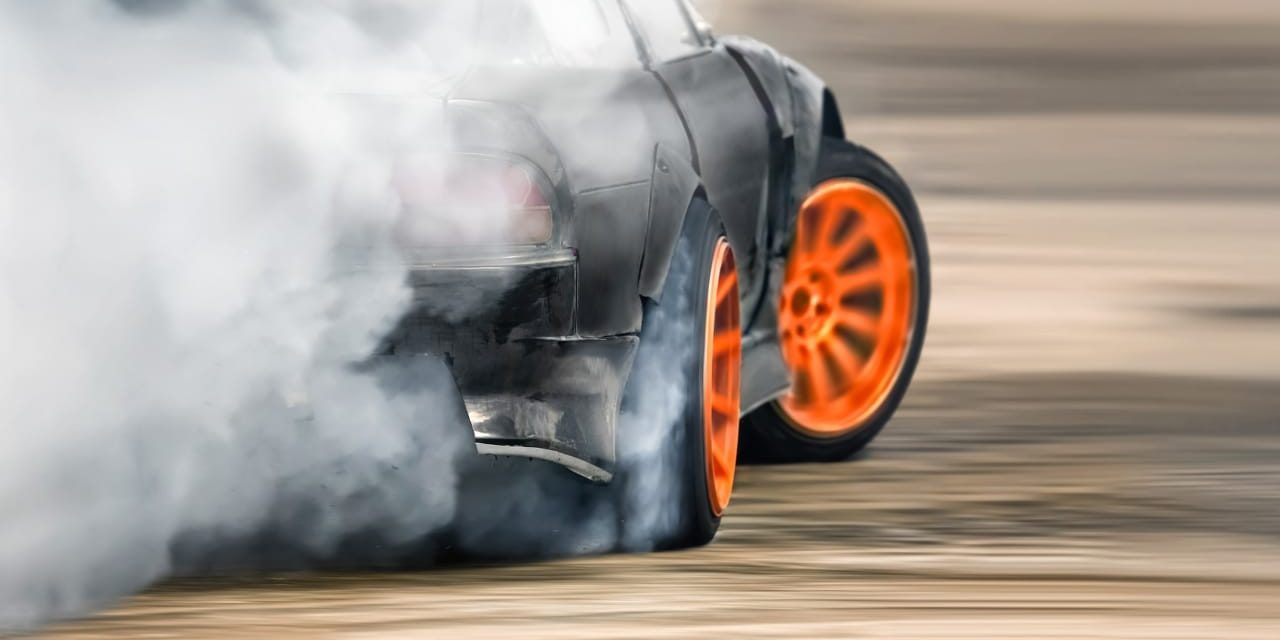 Drifting Seni Mengendalikan Ragam Mobil Di Ambang Slip Aspal