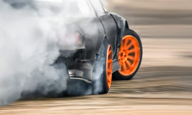 Drifting Seni Mengendalikan Ragam Mobil Di Ambang Slip Aspal